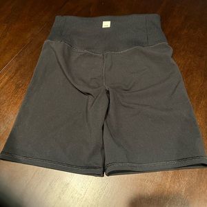 Vuori Studio Short black small